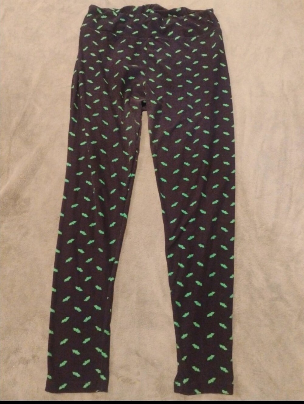 LuLaRoe Halloween Green Bats Black Leggings - Tall & Curvy TC